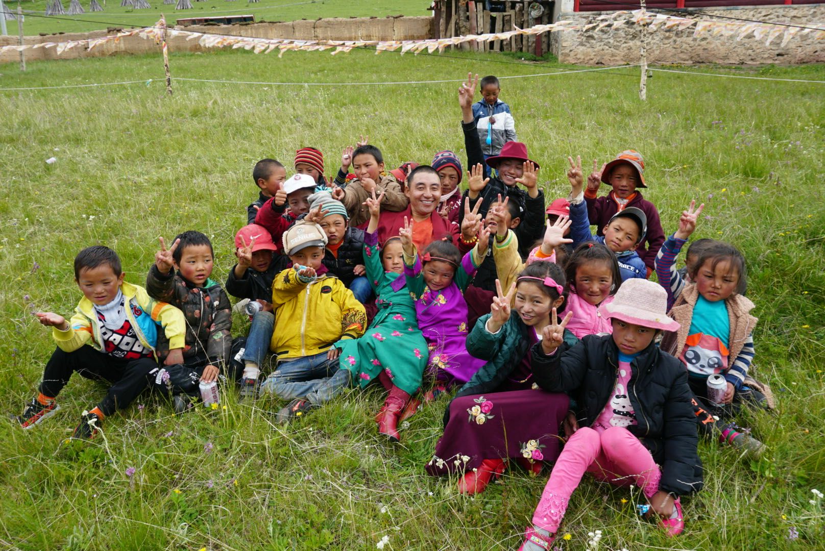 星空体育在线网站-星空（中国）公益回顾丨家国同欢月同圆 温暖满载甘孜州(图14)